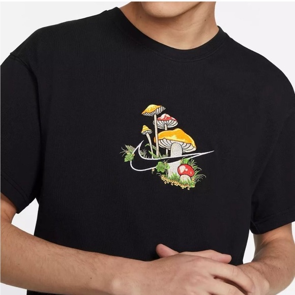 Nike mushroom embroidered short sleeve T-shirt, S black unisex max90 - Picture 1 of 7